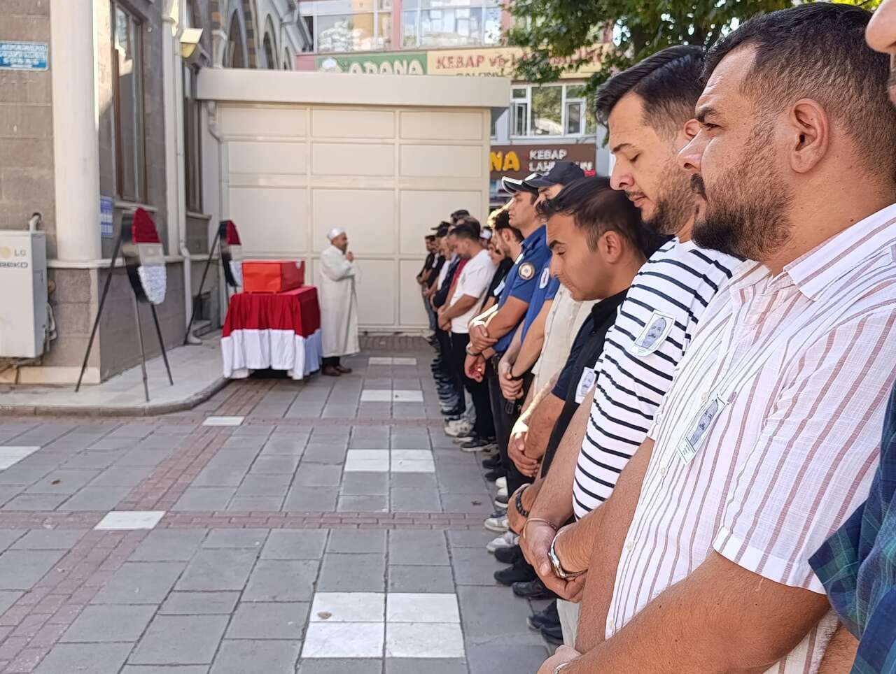 Konya’da hayatını kaybeden polis memuru son yolculuğa uğurlandı 13